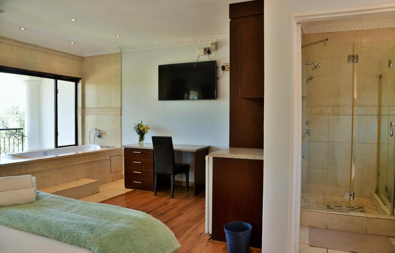 Indlovukazi Guesthouse Hartbeespoort Bagian luar foto