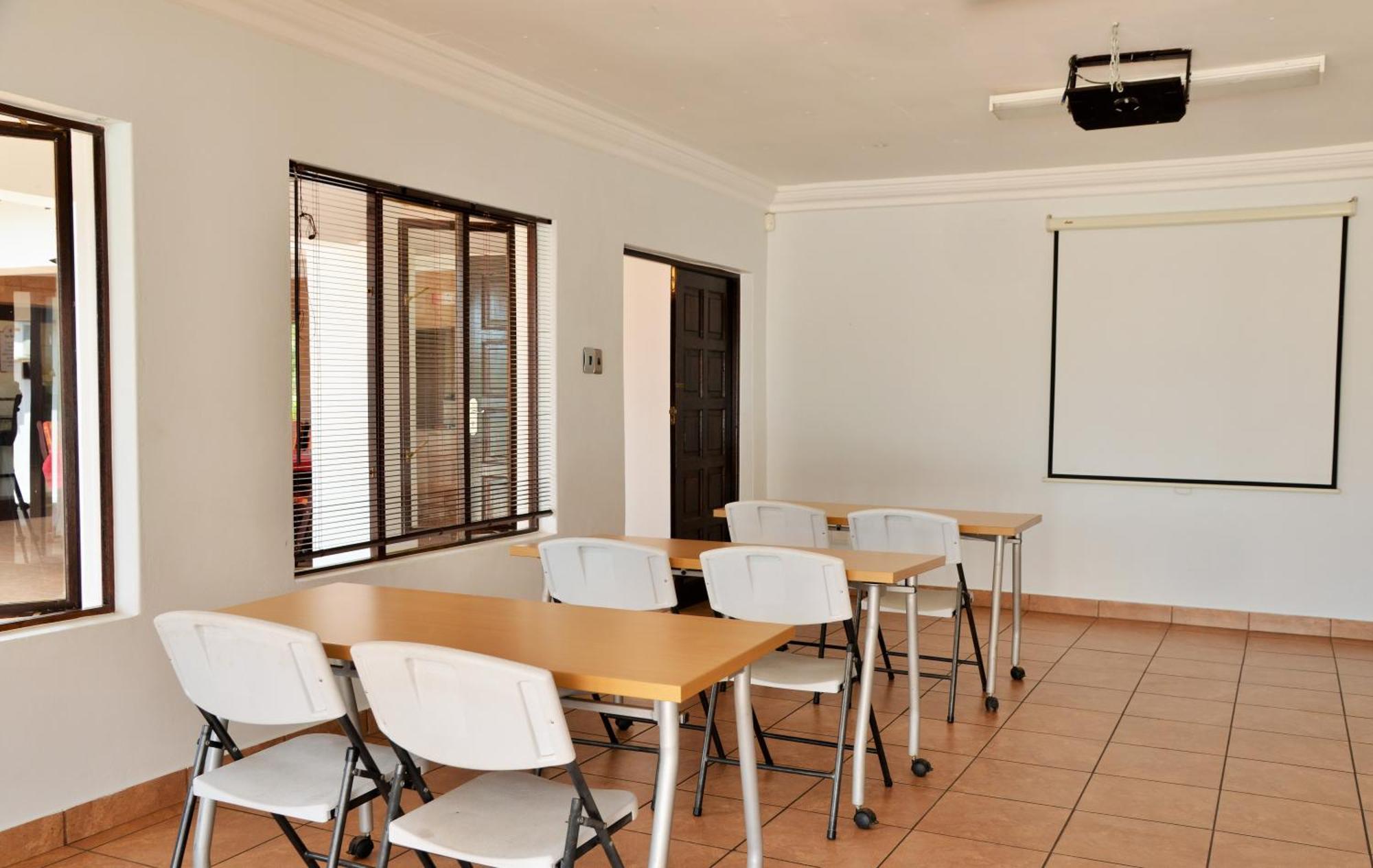 Indlovukazi Guesthouse Hartbeespoort Bagian luar foto