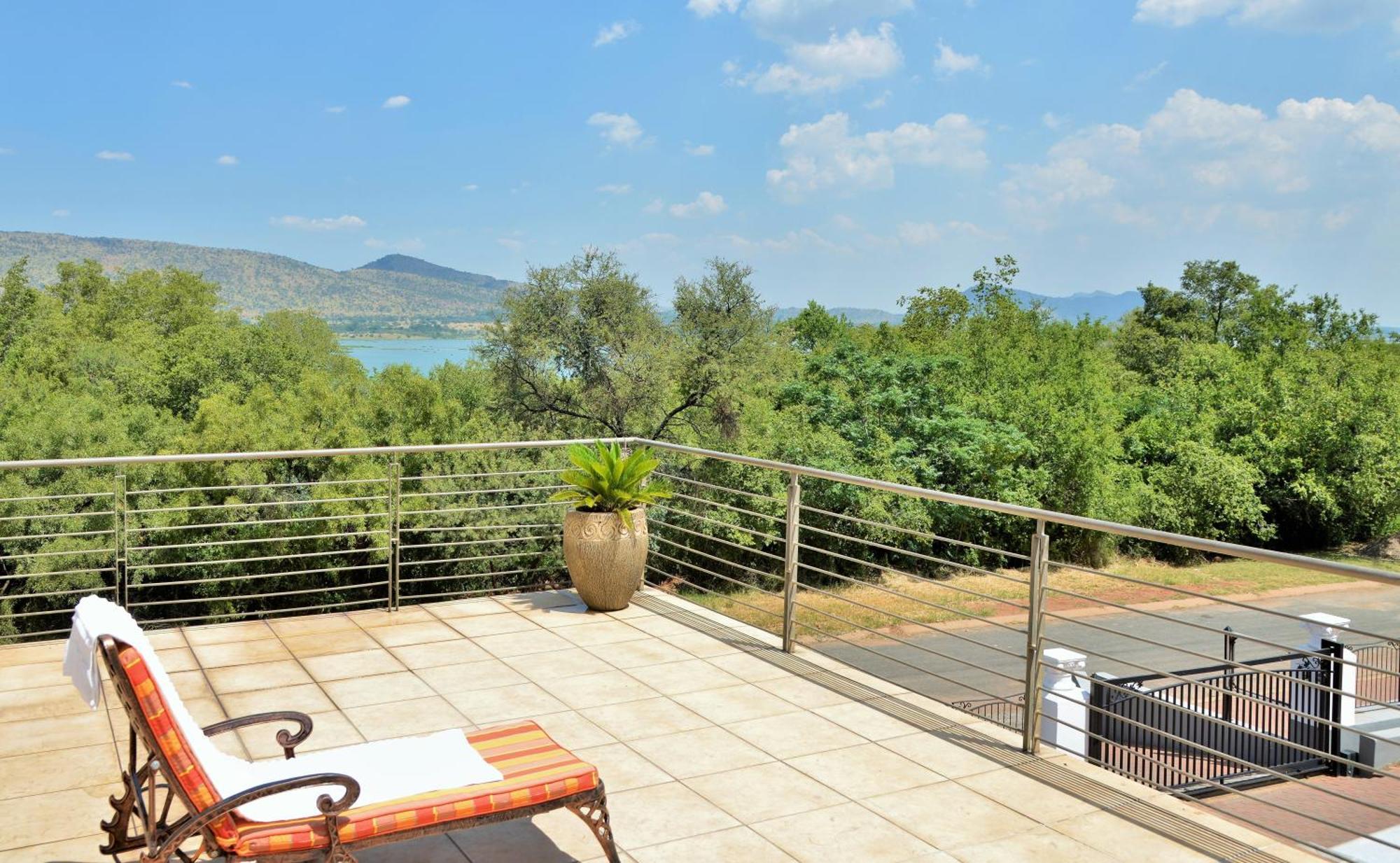 Indlovukazi Guesthouse Hartbeespoort Bagian luar foto
