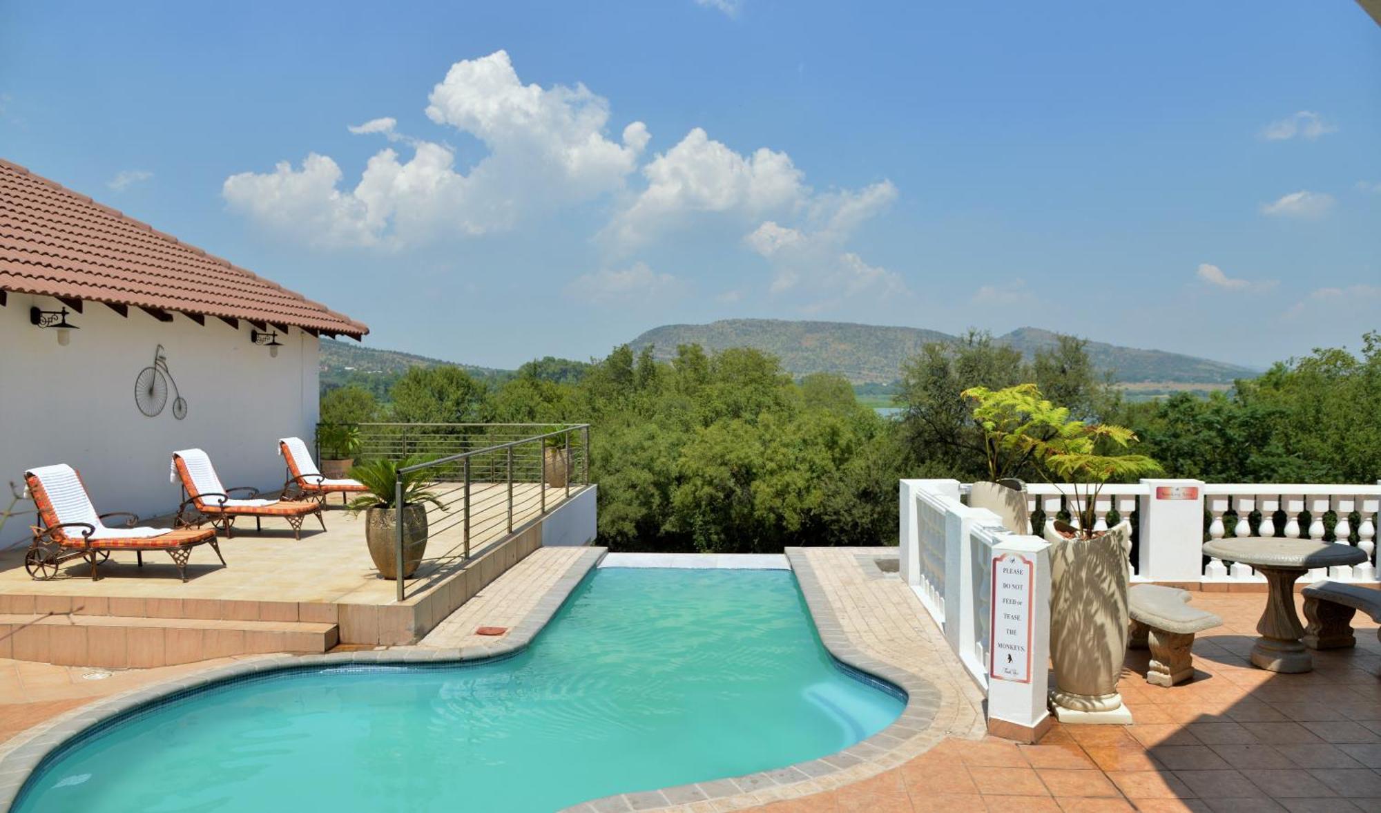 Indlovukazi Guesthouse Hartbeespoort Bagian luar foto