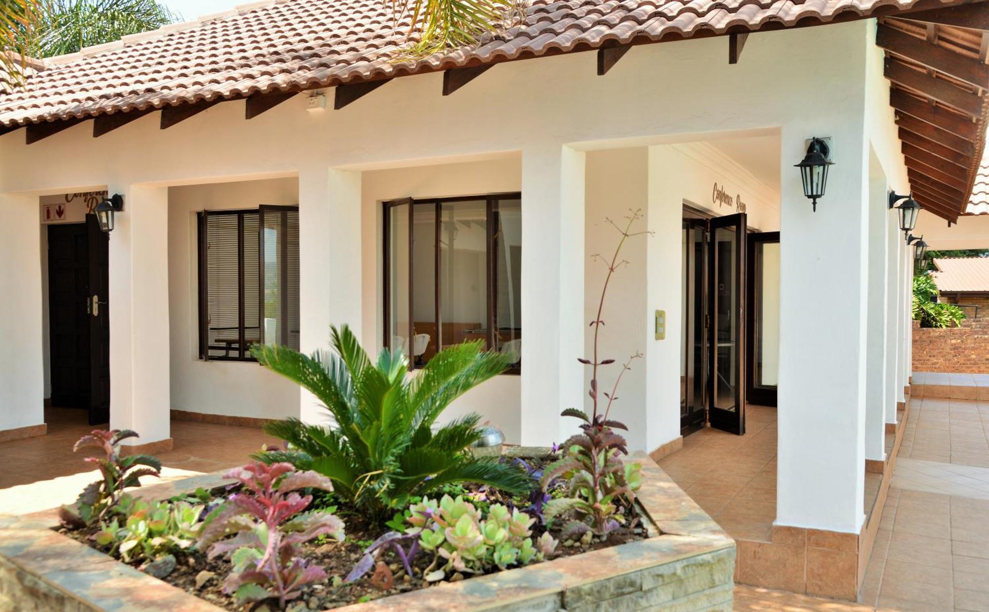 Indlovukazi Guesthouse Hartbeespoort Bagian luar foto